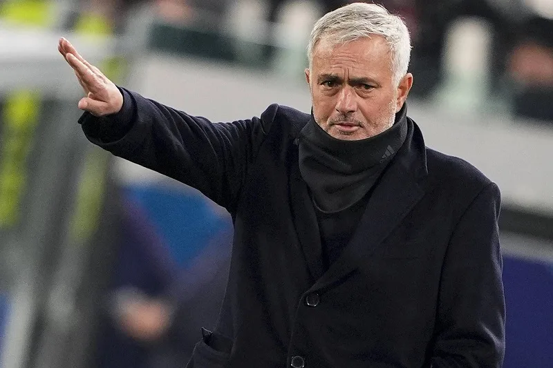 mourinho dang huan luyen doi nao